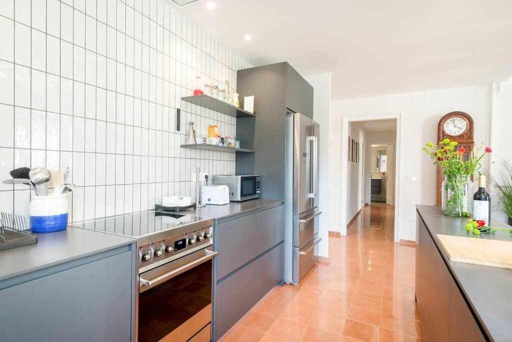 New Top Floor Apt With A Lot Of Light & Aircon Gérone Extérieur photo